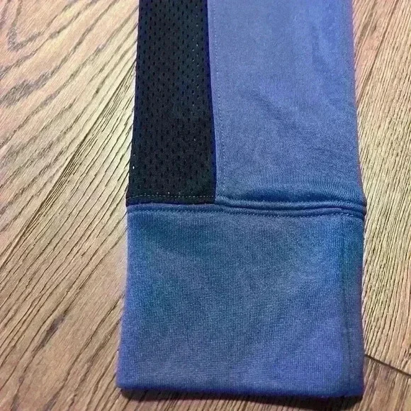 Under Armour Athleisure Top Medium - Picture 3 of 5